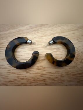Tortoiseshell Resin Hoop Earrings